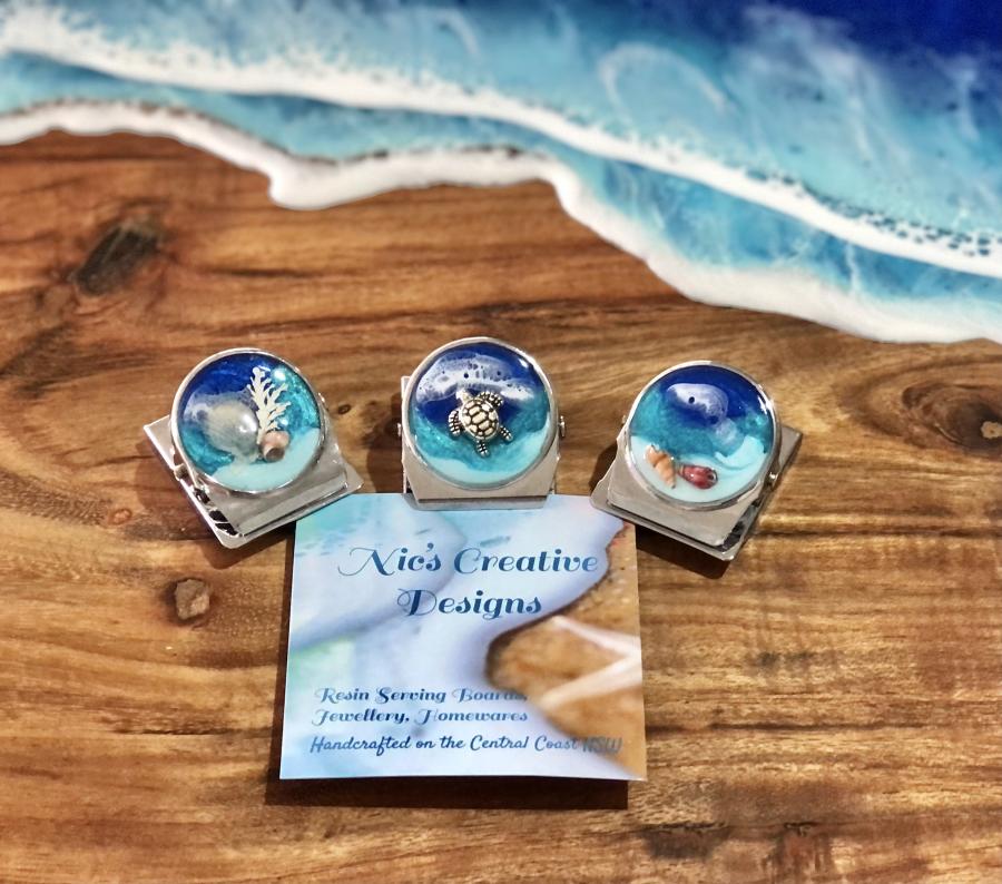 Set of 3 fridge magnets with shells and ocean blue resin